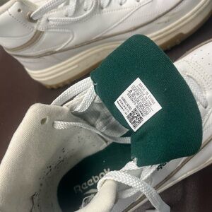 Reebok sneakers like new wear o e time 8/1/2